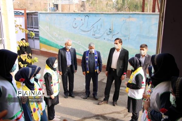 نشست هم‌اندیشی مربیان پیشتاز آران و بیدگل