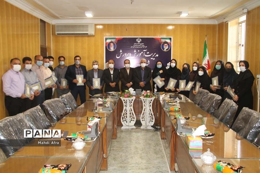 تقدیر از داوران و ناظران جشنواره نوجوان خوارزمی