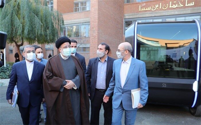 بازدید رئیسی از نمایشگاه دستاوردهای فناورانه دانشگاه صنعتی شریف
