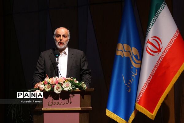 رونمایی از کتاب «دنیای شیشه ای 2»