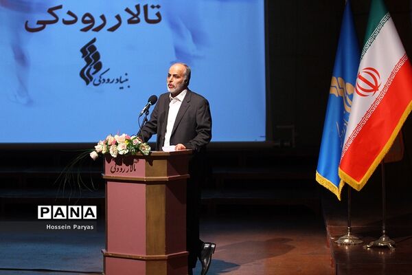 رونمایی از کتاب «دنیای شیشه ای 2»