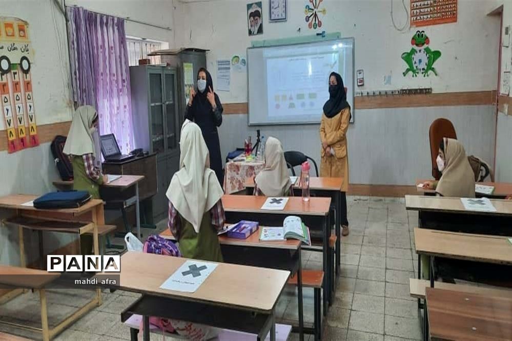 بازدید سرگروه‌های آموزشی از آموزش حضوری و مجازی مدارس ابتدایی