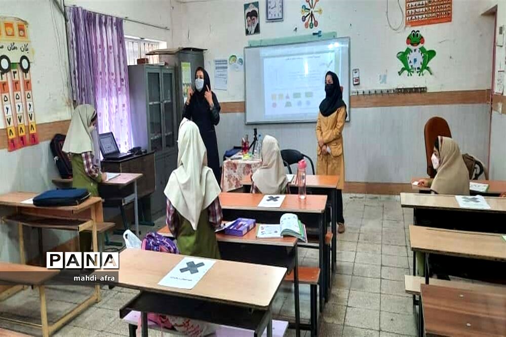 بازدید سرگروه‌های آموزشی از آموزش حضوری و مجازی مدارس ابتدایی