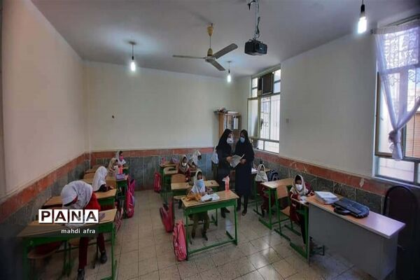 بازدید سرگروه‌های آموزشی از آموزش حضوری و مجازی مدارس ابتدایی
