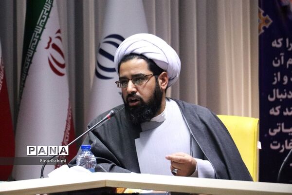 آیین تجلیل از منتخبان کشوری جشنواره فرهنگی هنری معلمان هنرمند مولف و پرسش مهر