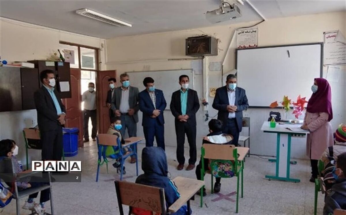 بازدید مدیرکل آموزش و پرورش استان کرمان از مدارس عنبرآباد