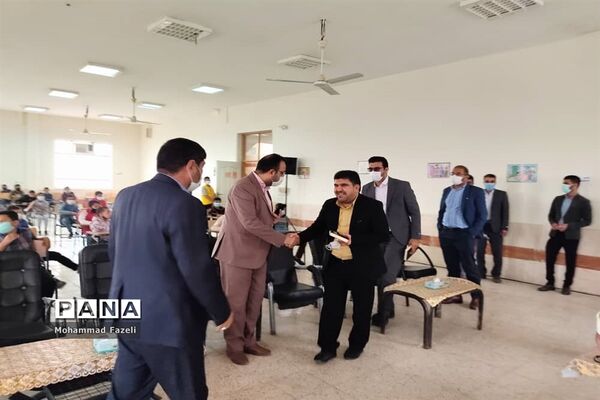 محفل انس با قرآن کریم در آموزشگاه شهید رجایی شهرستان حمیدیه