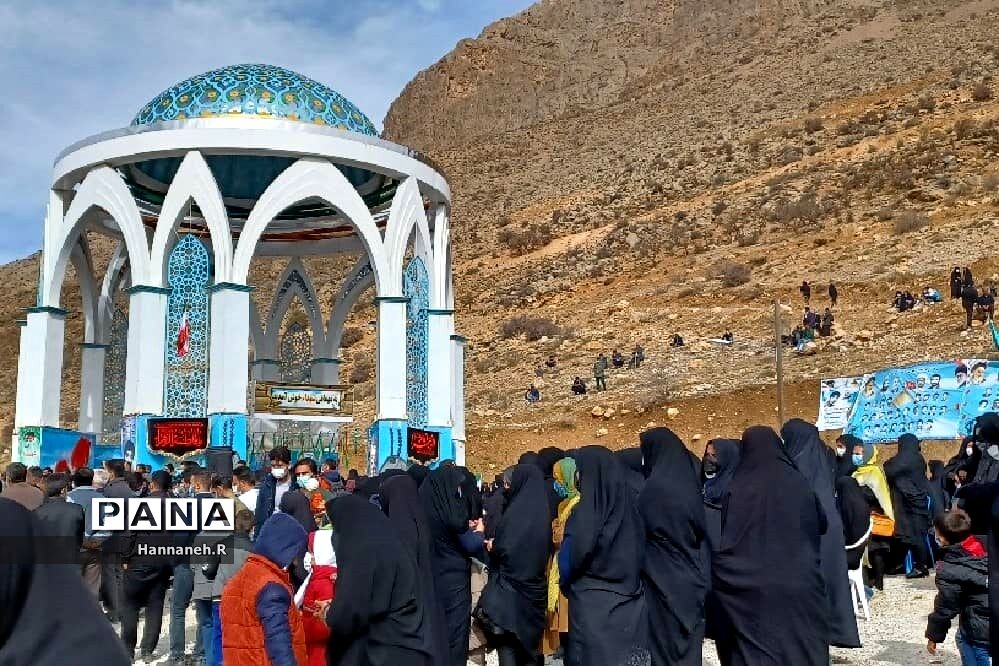استقبال مردم شهرستان اردل از خانواده شهید محمدعلی کرباسی