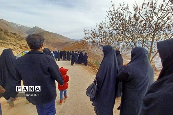 استقبال مردم شهرستان اردل از خانواده شهید محمدعلی کرباسی