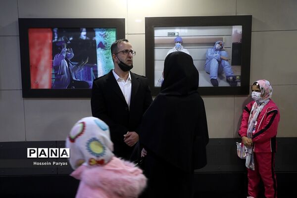 افتتاح نمایشگاه عکس مدافعان سلامت و تقدیر از پرستاران