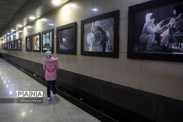 افتتاح نمایشگاه عکس مدافعان سلامت و تقدیر از پرستاران