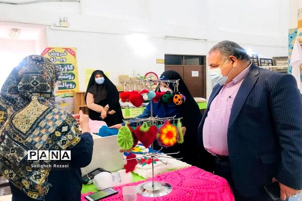نمایشگاه و فروشگاه صنایع دستی و هنرهای خانگی دانش‌آموزان و هنرمندان در بوشهر
