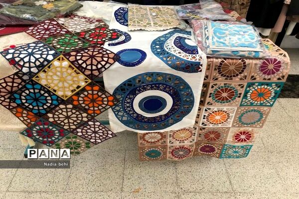 نمایشگاه و فروشگاه صنایع دستی و هنرهای خانگی دانش‌آموزان و هنرمندان در بوشهر