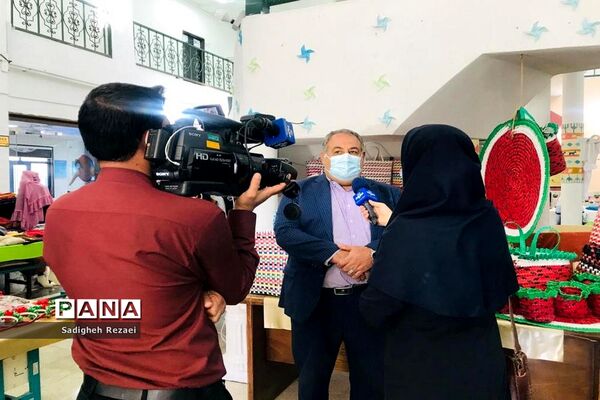 نمایشگاه و فروشگاه صنایع دستی و هنرهای خانگی دانش‌آموزان  در پژوهش سرای دانش‌آموزی شهید خوشبخت بوشهر