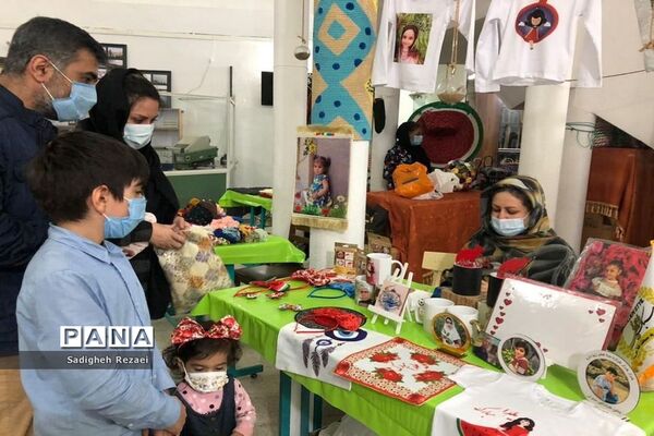نمایشگاه و فروشگاه صنایع دستی و هنرهای خانگی دانش‌آموزان  در پژوهش سرای دانش‌آموزی شهید خوشبخت بوشهر
