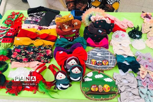 نمایشگاه و فروشگاه صنایع دستی و هنرهای خانگی دانش‌آموزان  در پژوهش سرای دانش‌آموزی شهید خوشبخت بوشهر