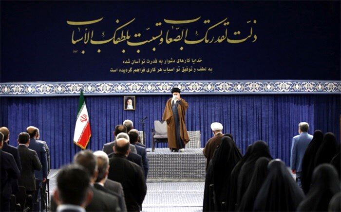 نامه قدردانی وزیر بهداشت از رهبر انقلاب در پی دیدار پرستاران با ایشان