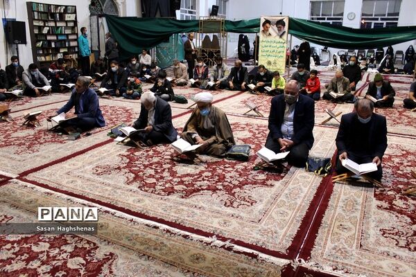 مراسم تجلیل از دانش‌آموزان برترقرآنی شهرستان اسلامشهر