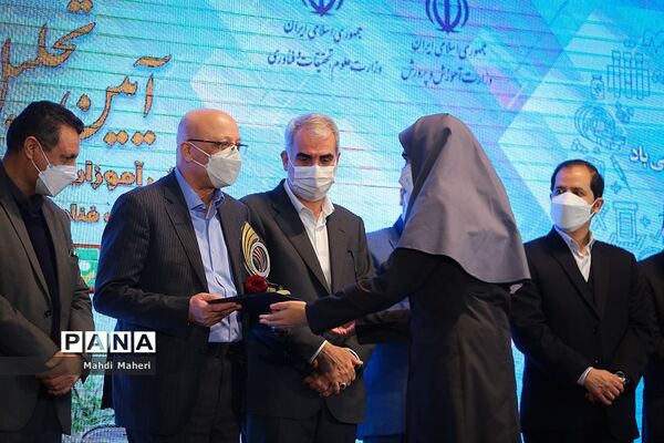 آیین تجلیل از دانش‌آموزان و پژوهشگران برگزیده کشور