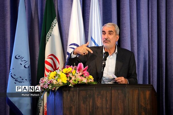 آیین تجلیل از دانش‌آموزان و پژوهشگران برگزیده کشور