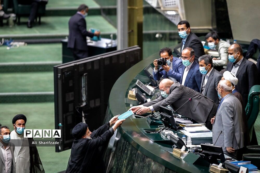جزئیات بودجه ۱۴۰۱؛ رشد 29 درصدی حقوق و اختصاص 25 هزار میلیارد برای رتبه‌بندی معلمان