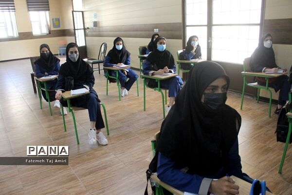 آموزش حضوری در دبیرستان ام ابیها شهرستان بوشهر