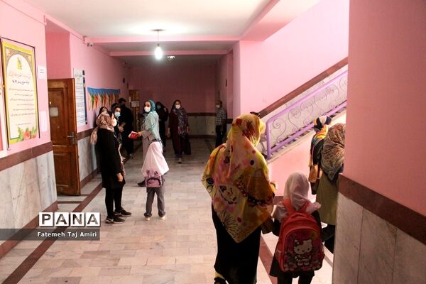 آموزش حضوری در دبستان هیات امنایی معینی