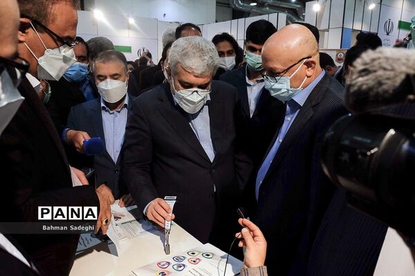 افتتاح نمایشگاه دستاوردهای پژوهشی و تجهیزات ایران ساخت