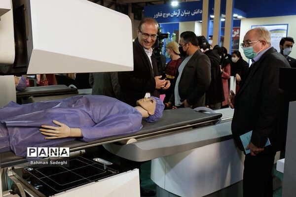 افتتاح نمایشگاه دستاوردهای پژوهشی و تجهیزات ایران ساخت
