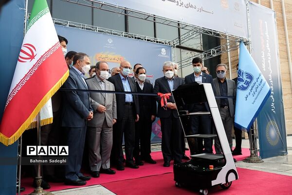 افتتاح نمایشگاه دستاوردهای پژوهشی و تجهیزات ایران ساخت