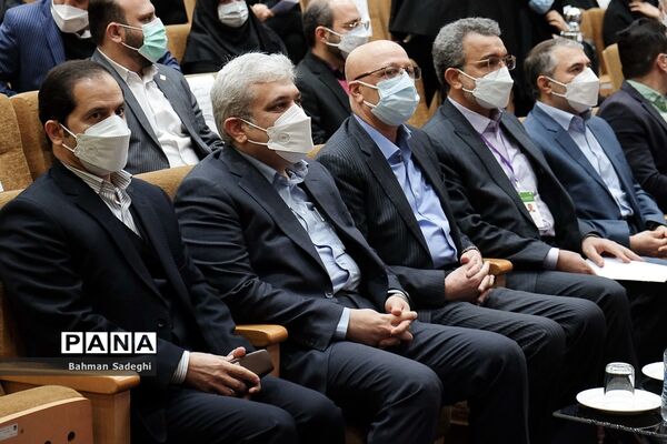 افتتاح نمایشگاه دستاوردهای پژوهشی و تجهیزات ایران ساخت