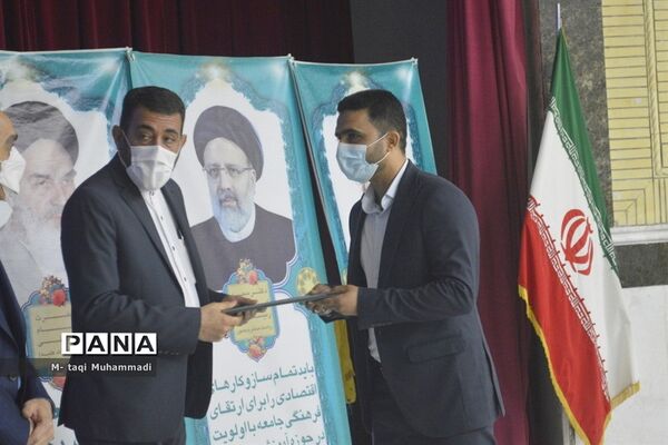 تجلیل از معلمان پژوهشگر و دانش‌آموزان پرسشگر آموزش و پرورش استان بوشهر