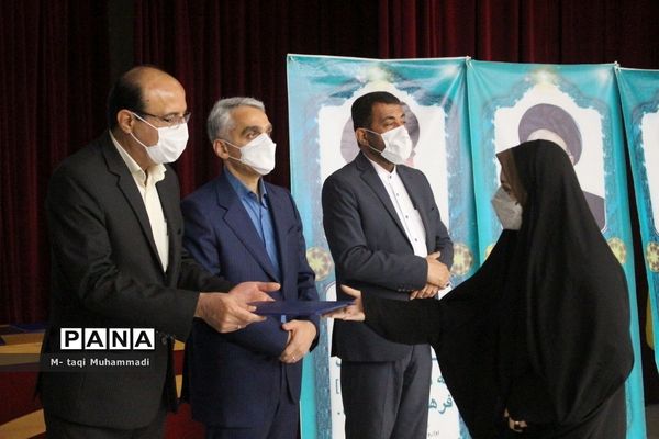 تجلیل از معلمان پژوهشگر و دانش‌آموزان پرسشگر آموزش و پرورش استان بوشهر