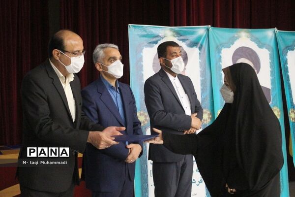 تجلیل از معلمان پژوهشگر و دانش‌آموزان پرسشگر آموزش و پرورش استان بوشهر