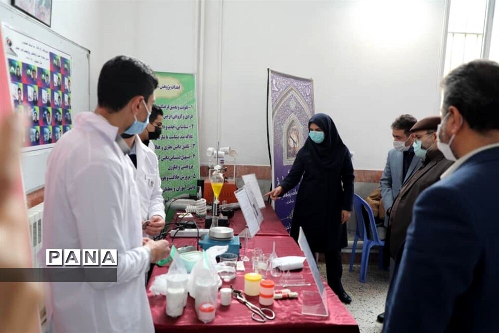 آیین نمادین نواختن زنگ هفته پژوهش در آموزش و پرورش ناحیه ۲مشهد