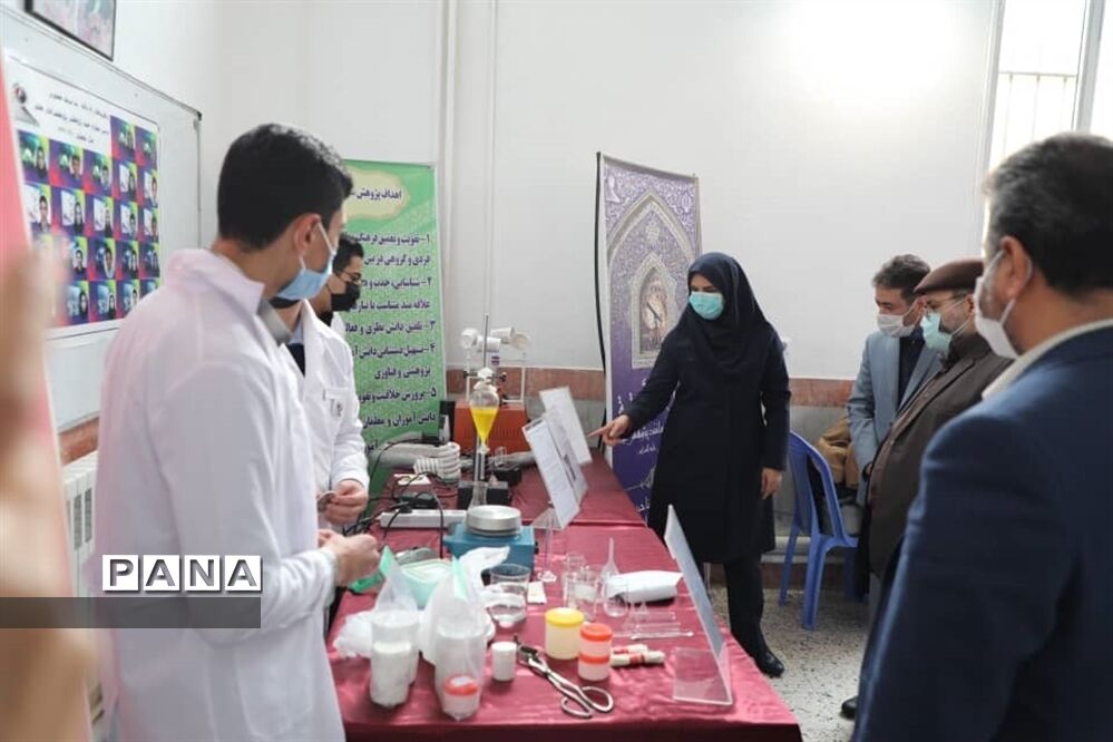 آیین نمادین نواختن زنگ هفته پژوهش در آموزش و پرورش ناحیه ۲مشهد