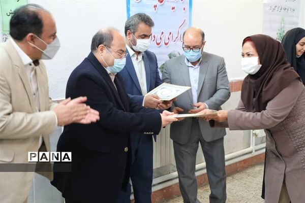 آیین نمادین نواختن زنگ هفته پژوهش در آموزش و پرورش ناحیه ۲مشهد