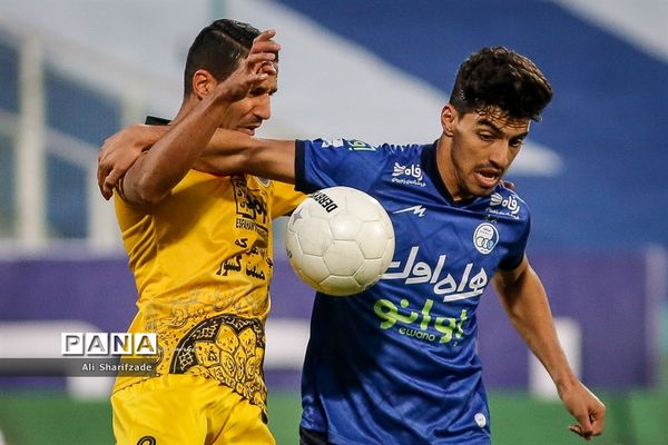 دیدار تیم های استقلال و سپاهان
