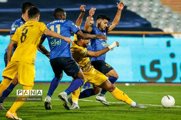 دیدار تیم های استقلال و سپاهان