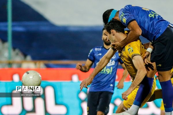 دیدار تیم های استقلال و سپاهان