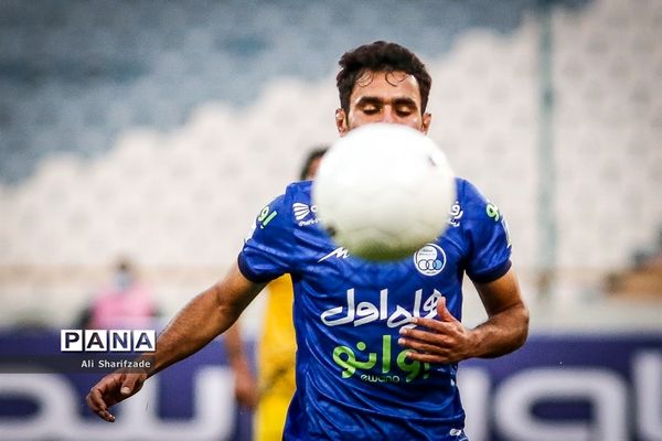 دیدار تیم های استقلال و سپاهان