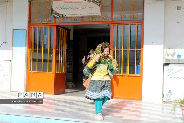 بازارچه صنایع دستی و غذاهای سنتی در دبستان تربیت گلوگاه