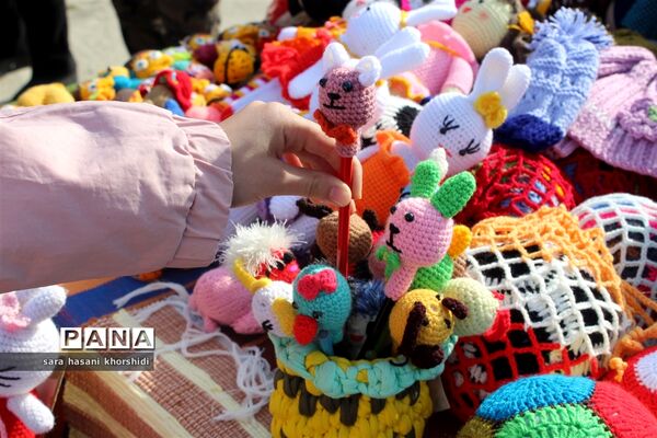 بازارچه صنایع دستی و غذاهای سنتی در دبستان تربیت گلوگاه