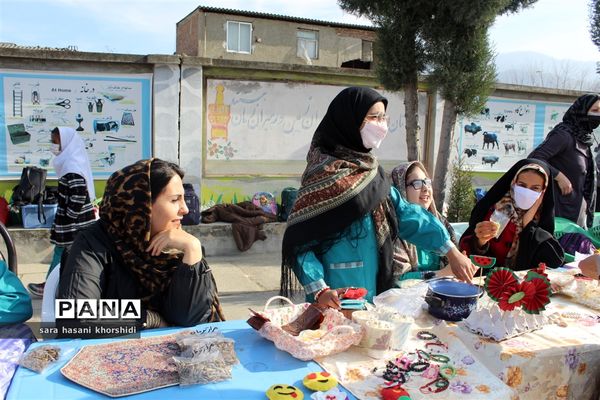 بازارچه صنایع دستی و غذاهای سنتی در دبستان تربیت گلوگاه