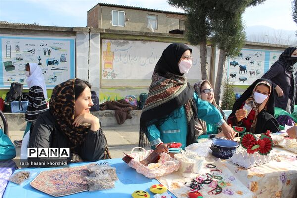بازارچه صنایع دستی و غذاهای سنتی در دبستان تربیت گلوگاه