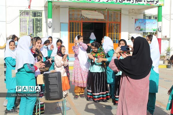 بازارچه صنایع دستی و غذاهای سنتی در دبستان تربیت گلوگاه