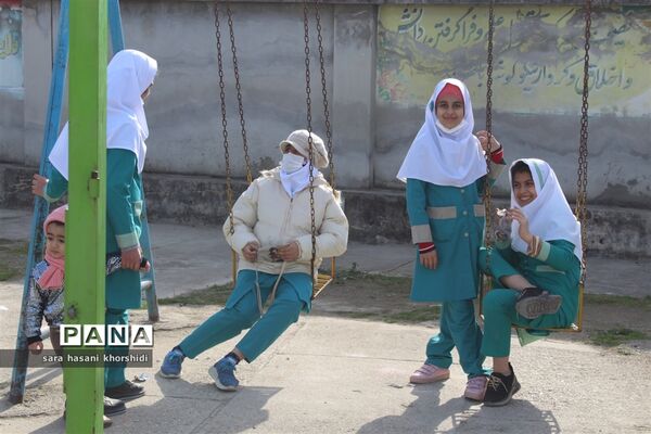 بازارچه صنایع دستی و غذاهای سنتی در دبستان تربیت گلوگاه
