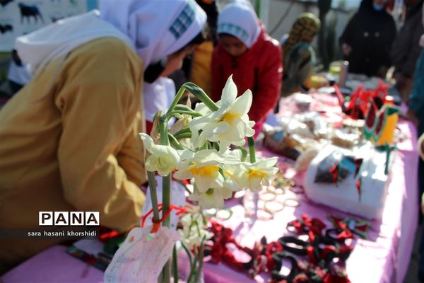 بازارچه صنایع دستی و غذاهای سنتی در دبستان تربیت گلوگاه