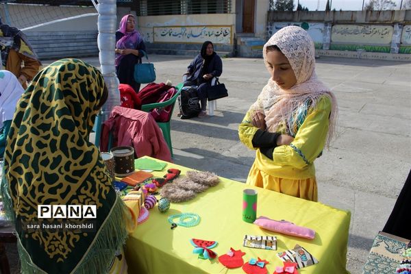 بازارچه صنایع دستی و غذاهای سنتی در دبستان تربیت گلوگاه