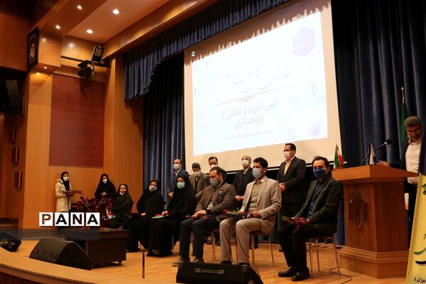 آیین تجلیل و تکریم معلمان و دانش‌آموزان پژوهشگرآموزش و پرورش ناحیه6 مشهد مقدس